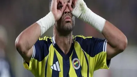 英超劲旅抢购法兰克福后卫纳撒尼尔-布朗，转会市场焦点人物